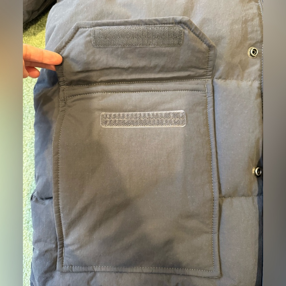 The North Face boy’s down jacket. 100% genuine North Face brand. - Picture 4 of 7